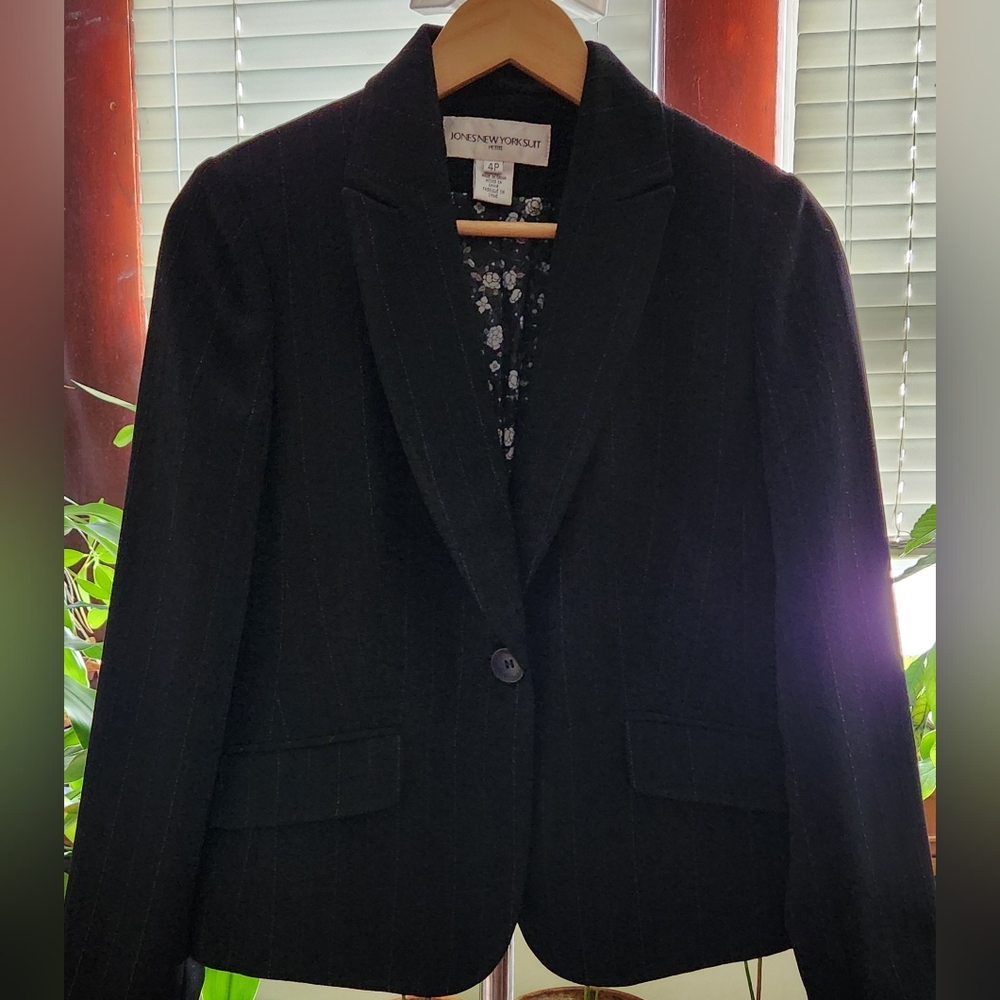 JONES NEW YORK SUIT